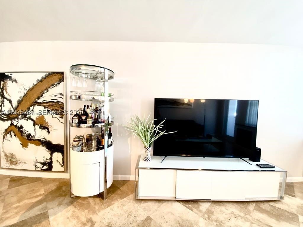 100 Lincoln Rd 608