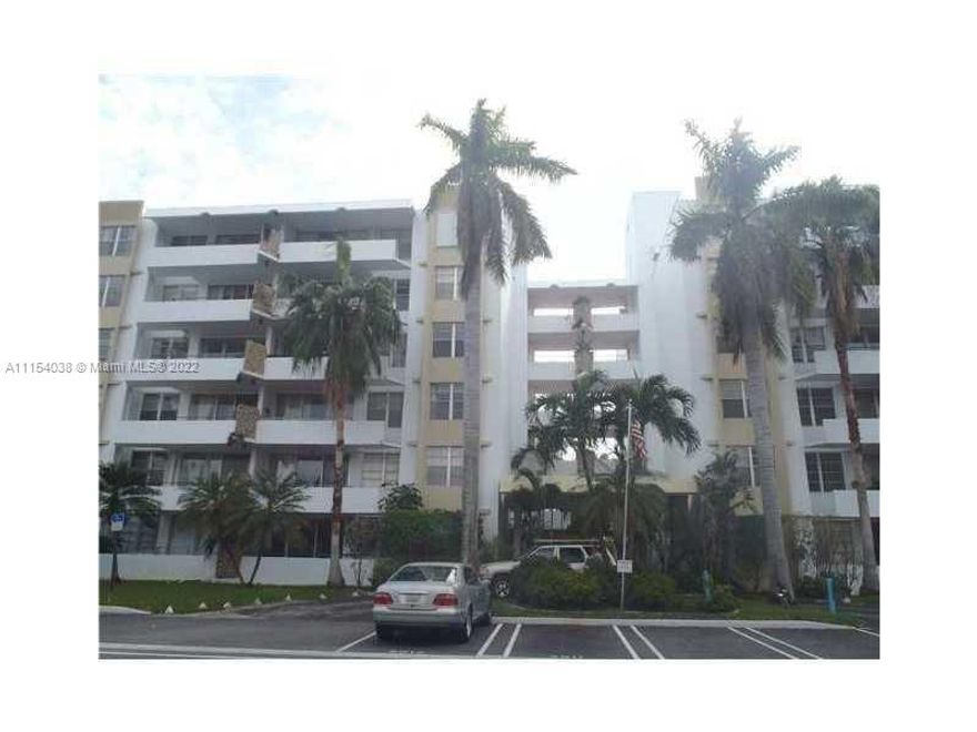 VERY SPACIOUS AND BRIGHT 1 BED 1  1 1/2  BATH CONDO WITH GREAT BALCONY TO THE CITY VIEWS, LARGE WALKING CLOSET, EXCELLENT LOCATION, WALKING DISTANCE TO THE BEACHES, BAL HARBOR SHOPS, RESTAURANT, BANKS, SUPERMARKET, FISHING PIER, 15 MINUTES TO THE NIGHT LIFESTYLE OF SOUTH BEACH. THE APARTMENT IS RENTED. 24HRS NOTICE.