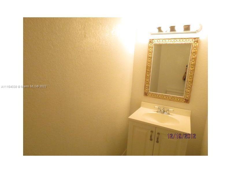 THE VINTAGE CONDO - Residential