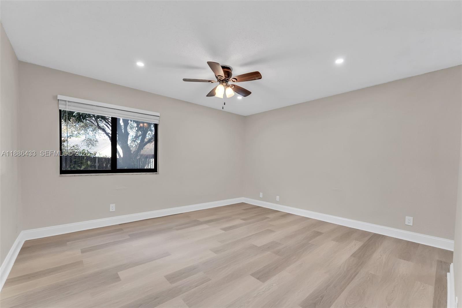 SPRINGTREE LAKES - Residential