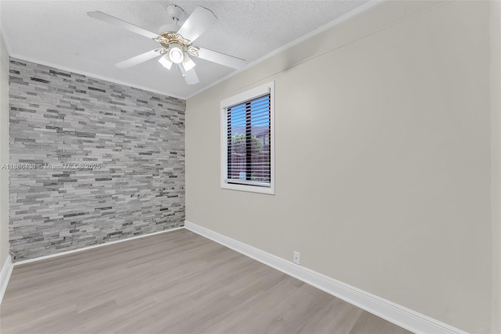 SPRINGTREE LAKES - Residential
