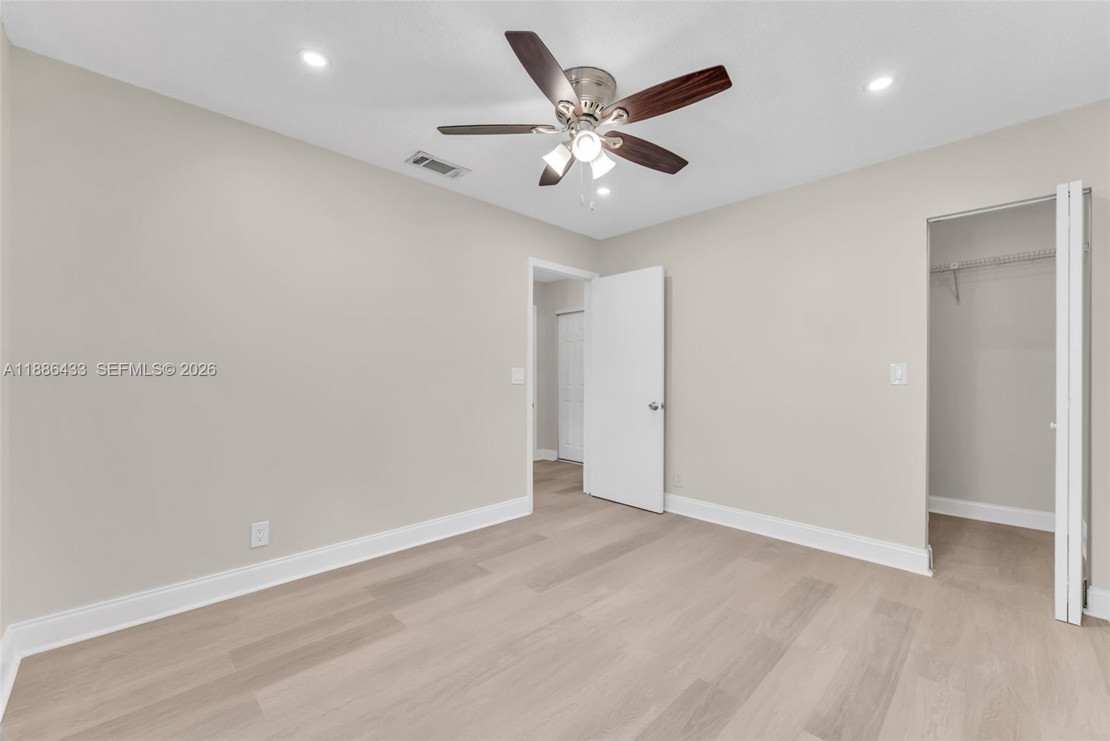 SPRINGTREE LAKES - Residential