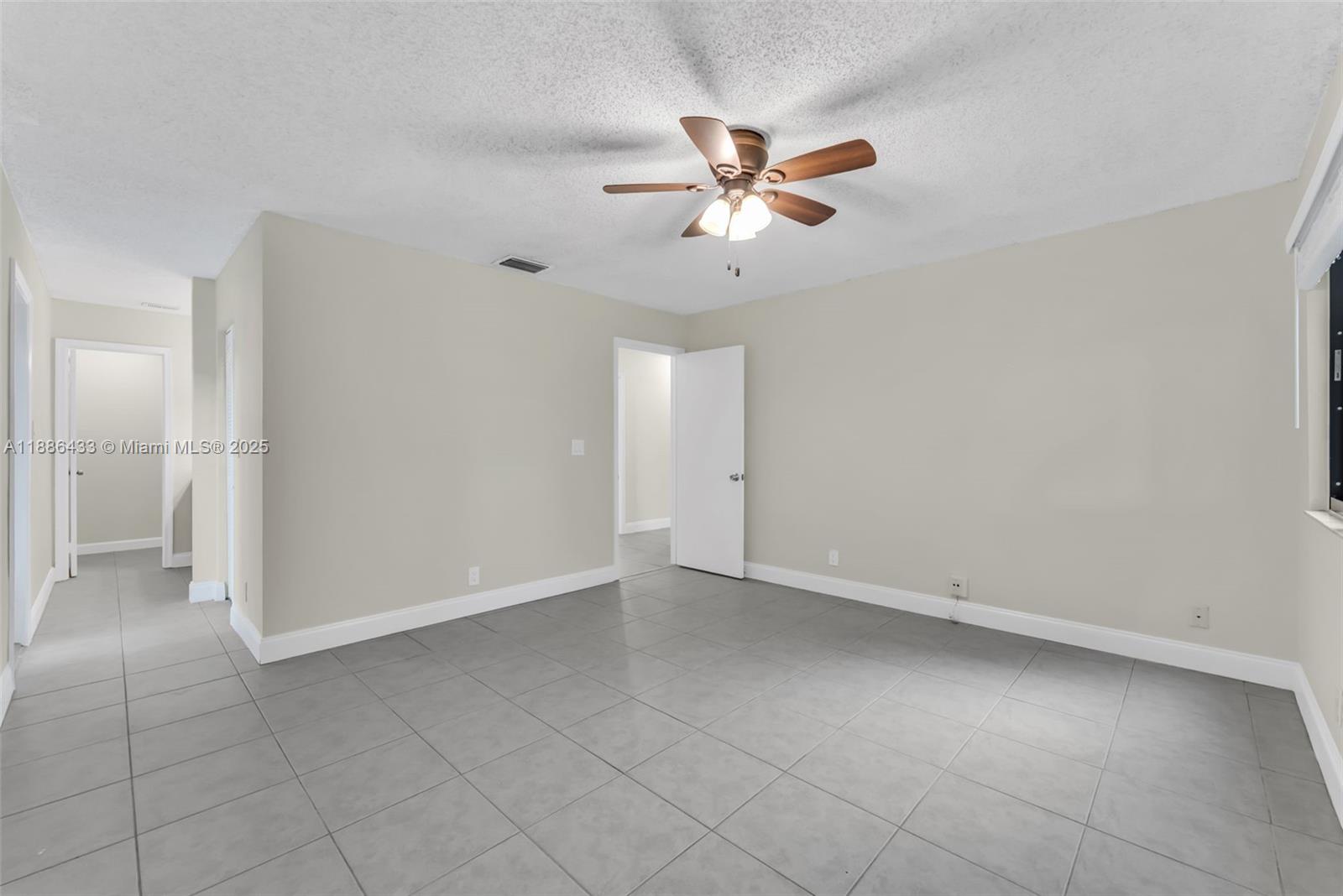 SPRINGTREE LAKES - Residential