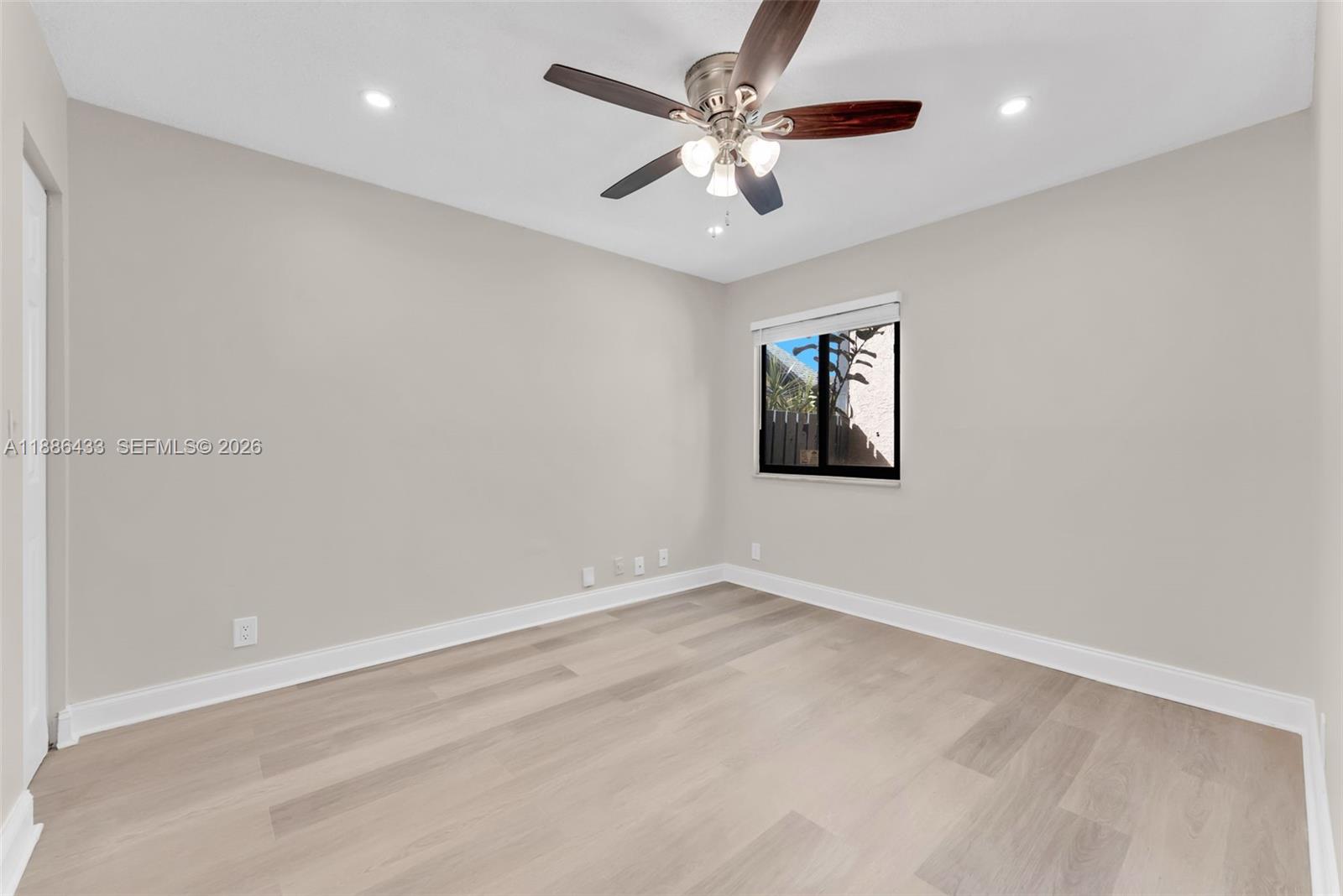 SPRINGTREE LAKES - Residential