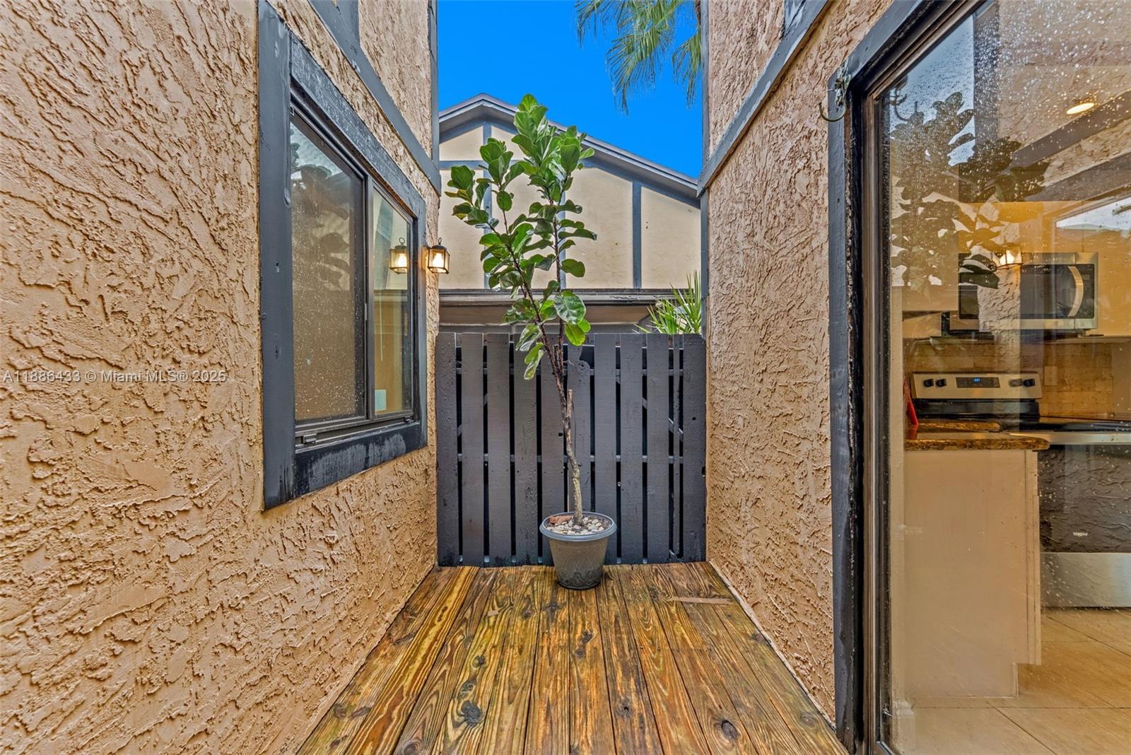 SPRINGTREE LAKES - Residential