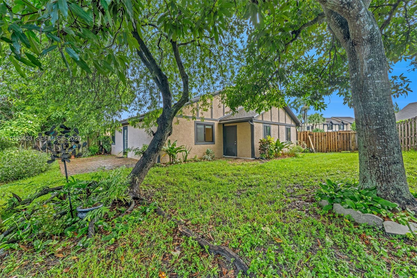 SPRINGTREE LAKES - Residential