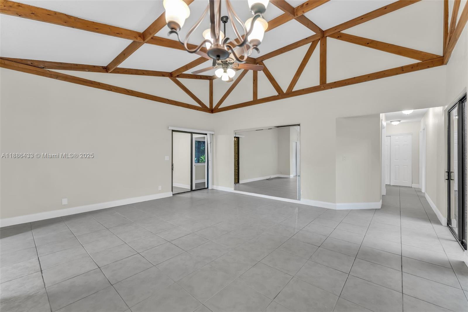 SPRINGTREE LAKES - Residential