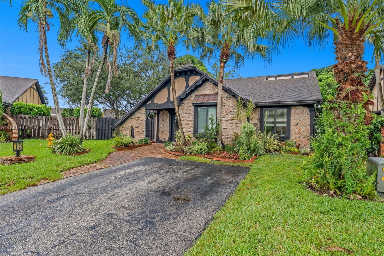 SPRINGTREE LAKES - Residential
