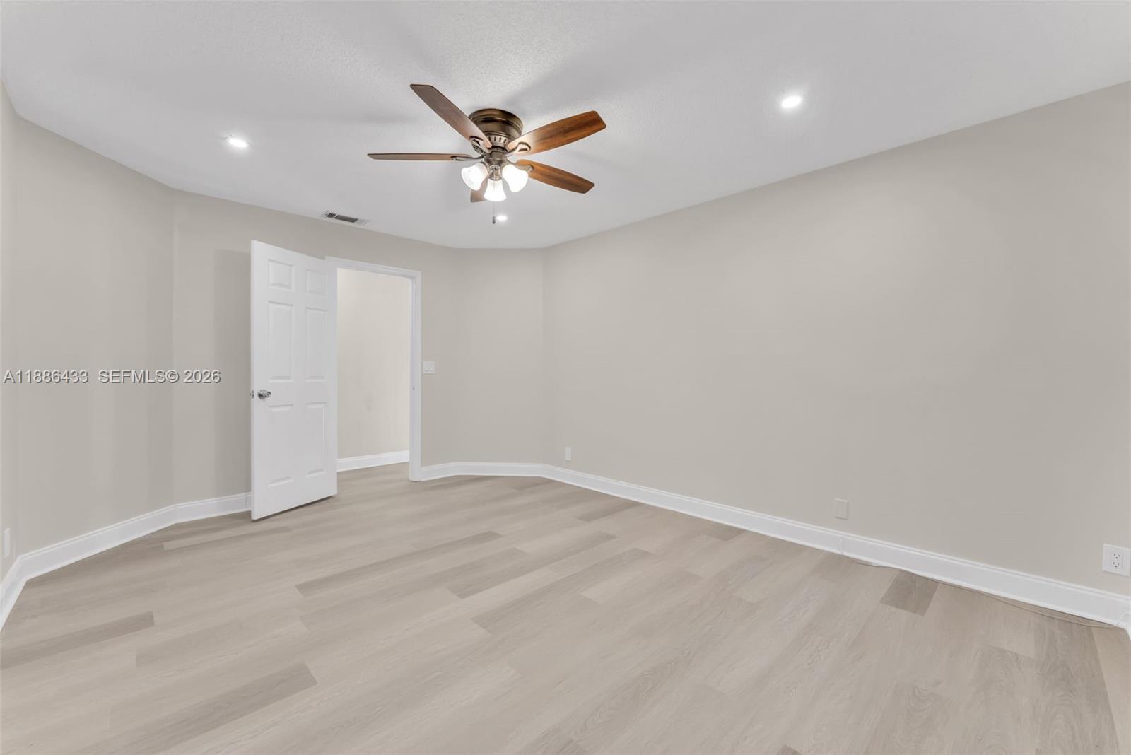 SPRINGTREE LAKES - Residential