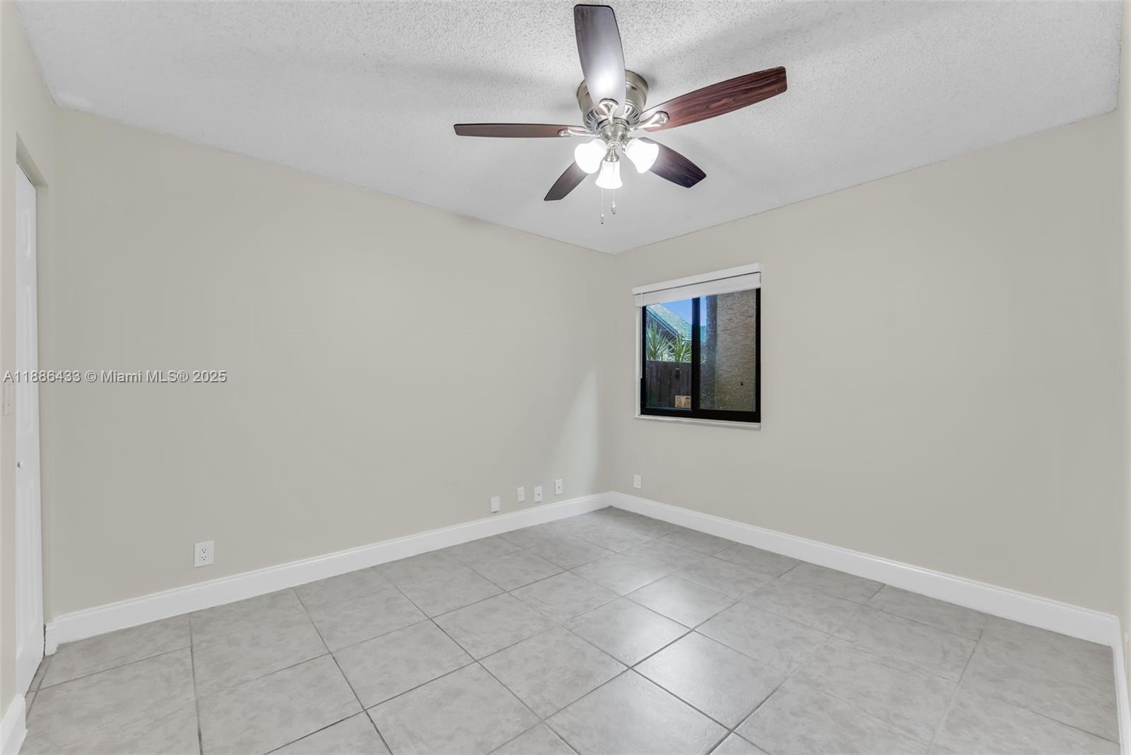 SPRINGTREE LAKES - Residential
