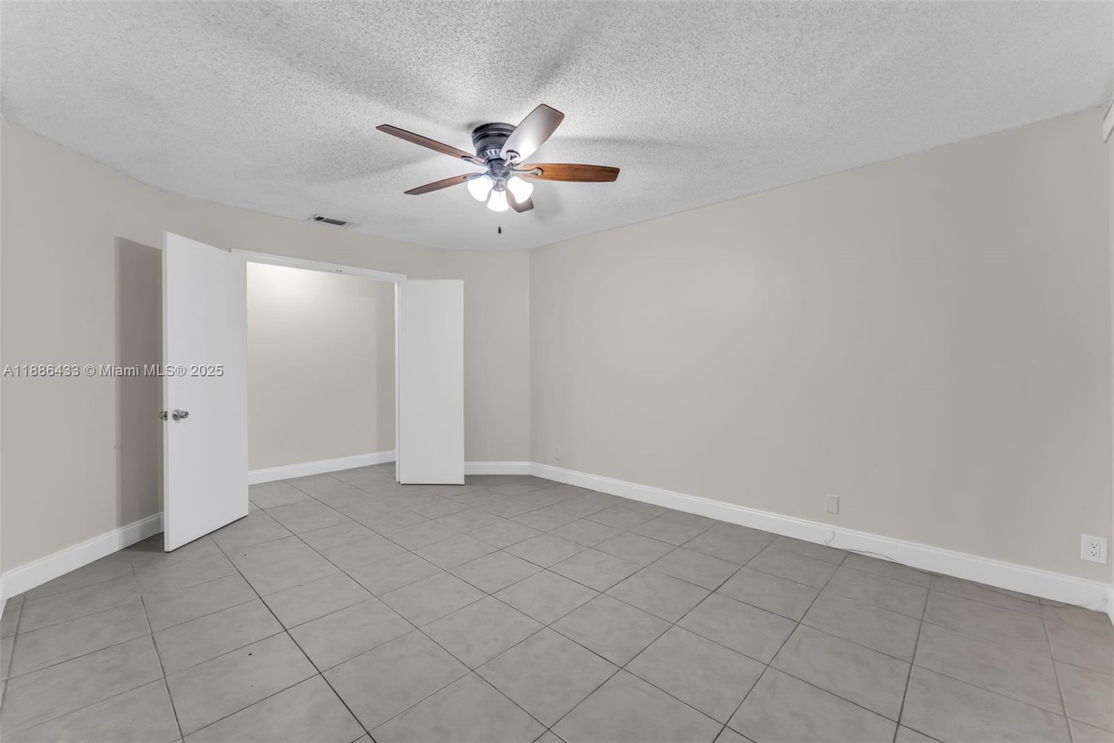 SPRINGTREE LAKES - Residential