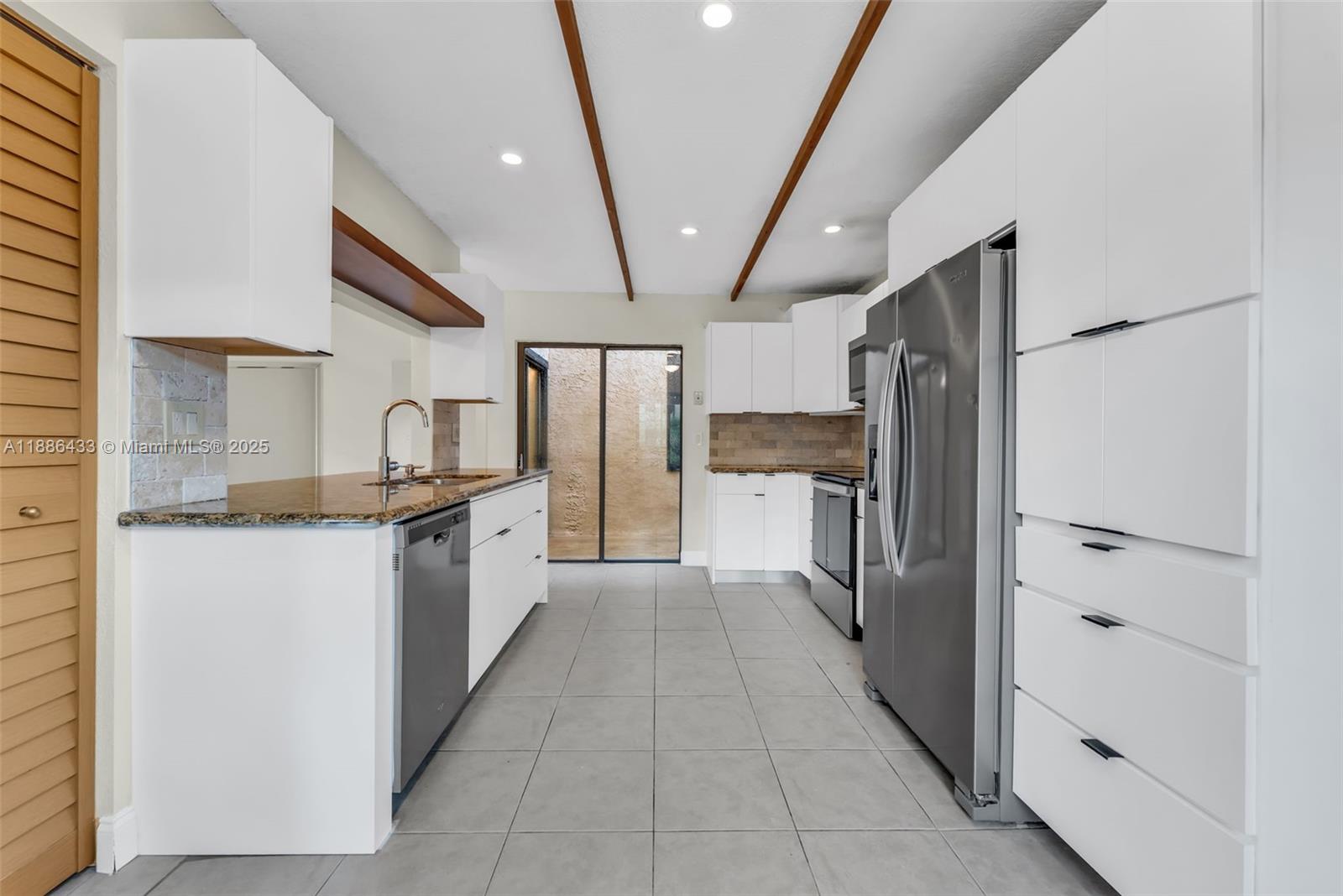 SPRINGTREE LAKES - Residential