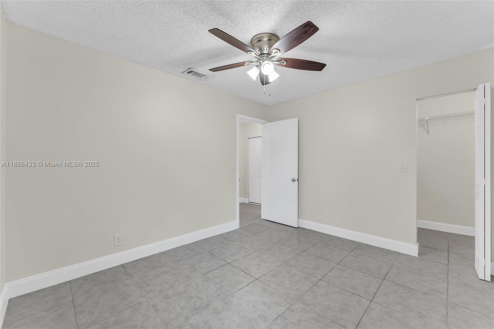 SPRINGTREE LAKES - Residential