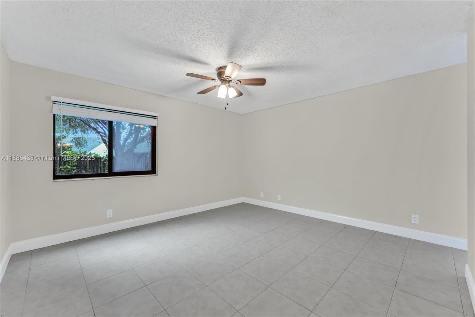 SPRINGTREE LAKES - Residential