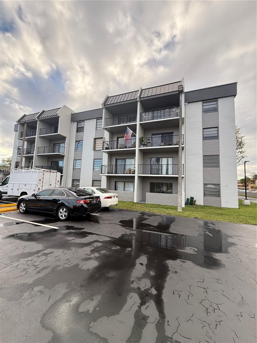 NOB HILL WEST CONDO - Residential