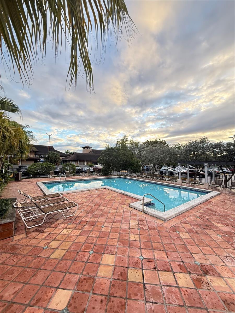 NOB HILL WEST CONDO - Residential