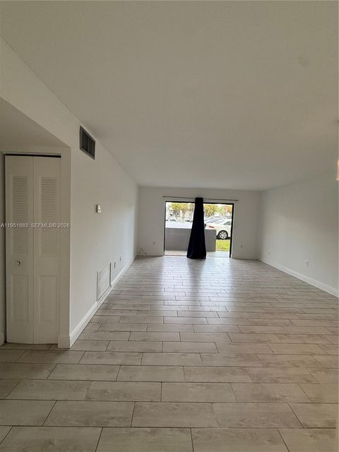 10431 N Kendall Dr D104 Miami FL 33176