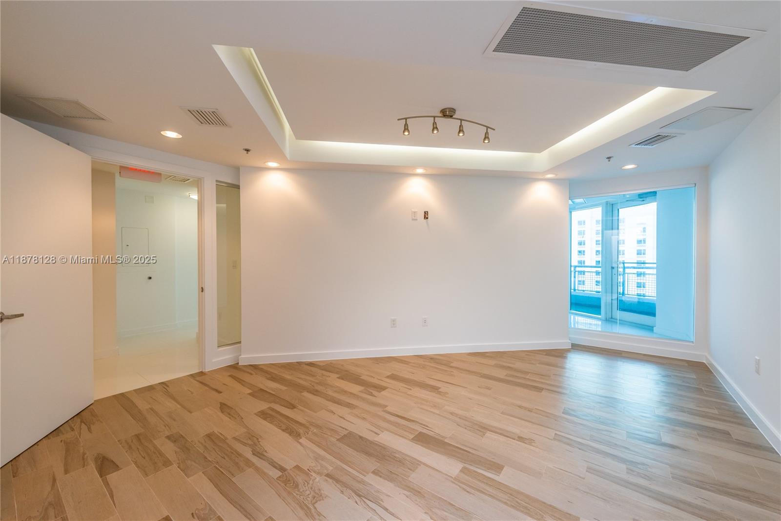 Great space in Brickell with 4 private offices, large conference room, reception/foyer, workstation areas,
kitchenette, and large balcony. Two parking spaces included in price, additional parking available through Valet for
$150/Month. Access to residential amenities: gym, pool, party rooms, for additional fee paid directly to
Association.