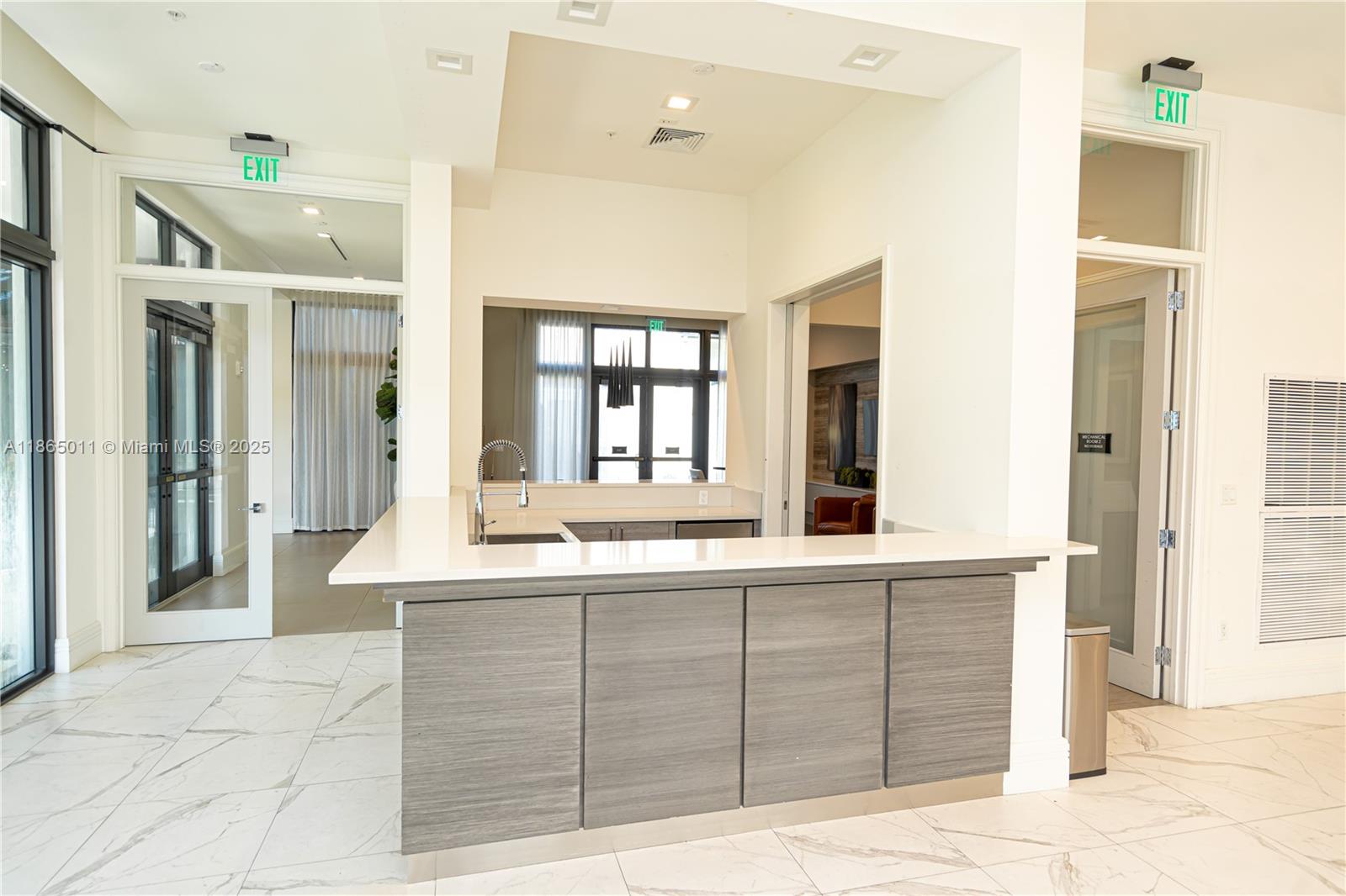 DOWNTOWN DORAL SOUTH PHAS - Residential