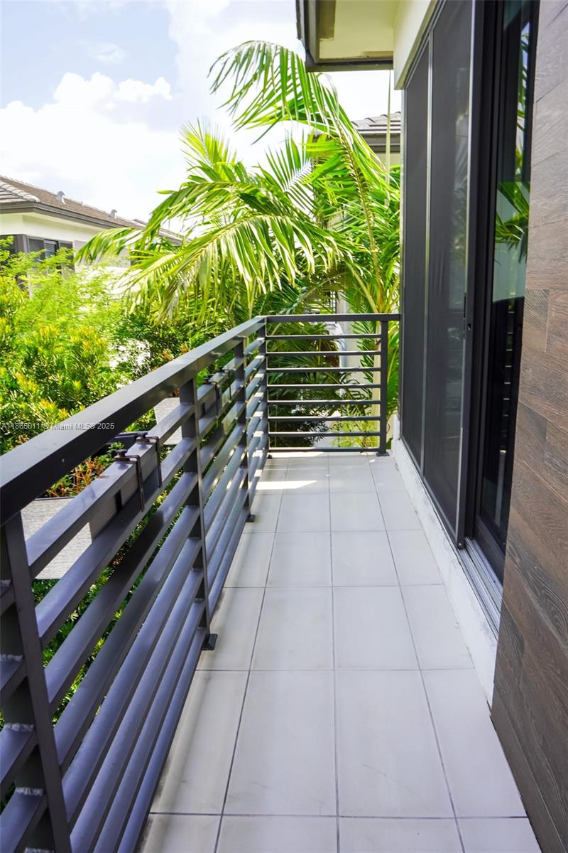 DOWNTOWN DORAL SOUTH PHAS - Residential