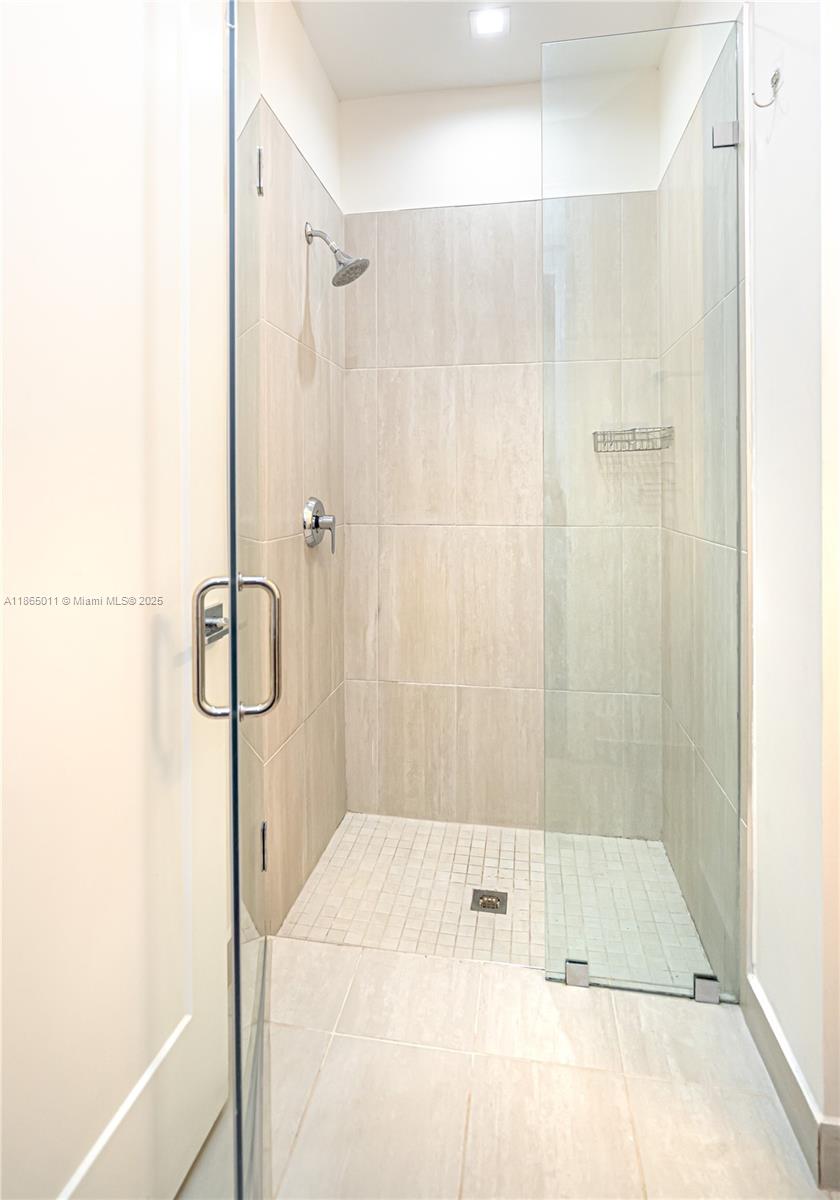 DOWNTOWN DORAL SOUTH PHAS - Residential