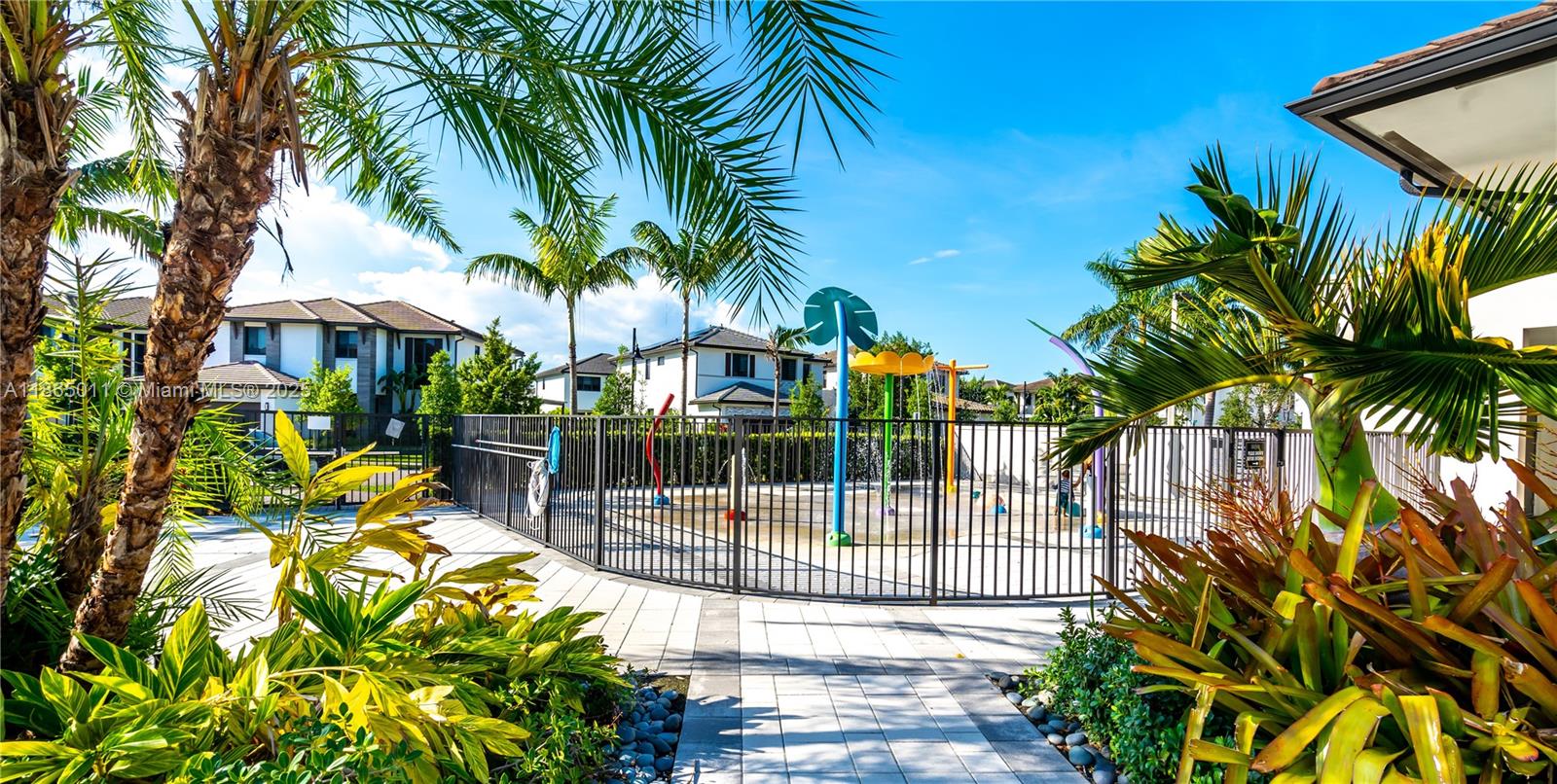 DOWNTOWN DORAL SOUTH PHAS - Residential