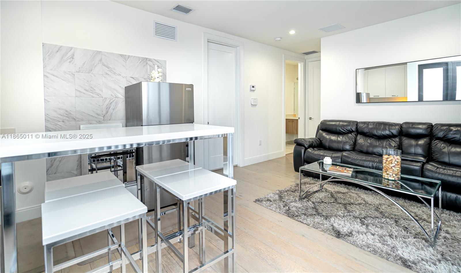 DOWNTOWN DORAL SOUTH PHAS - Residential