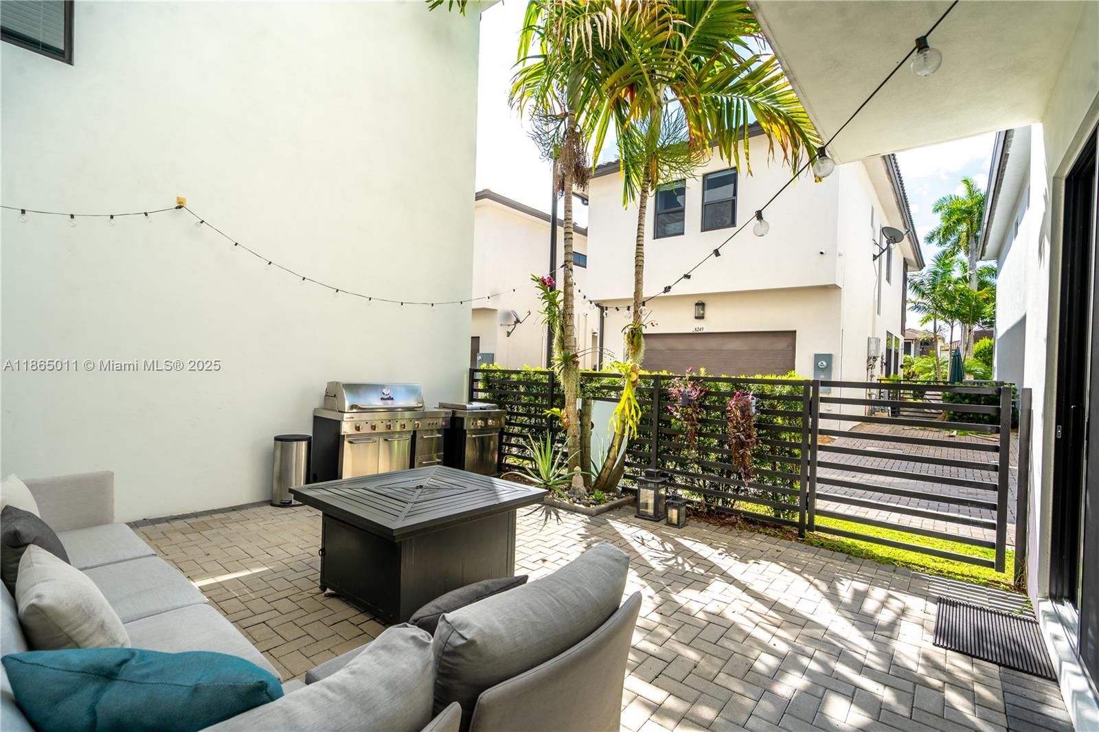 DOWNTOWN DORAL SOUTH PHAS - Residential