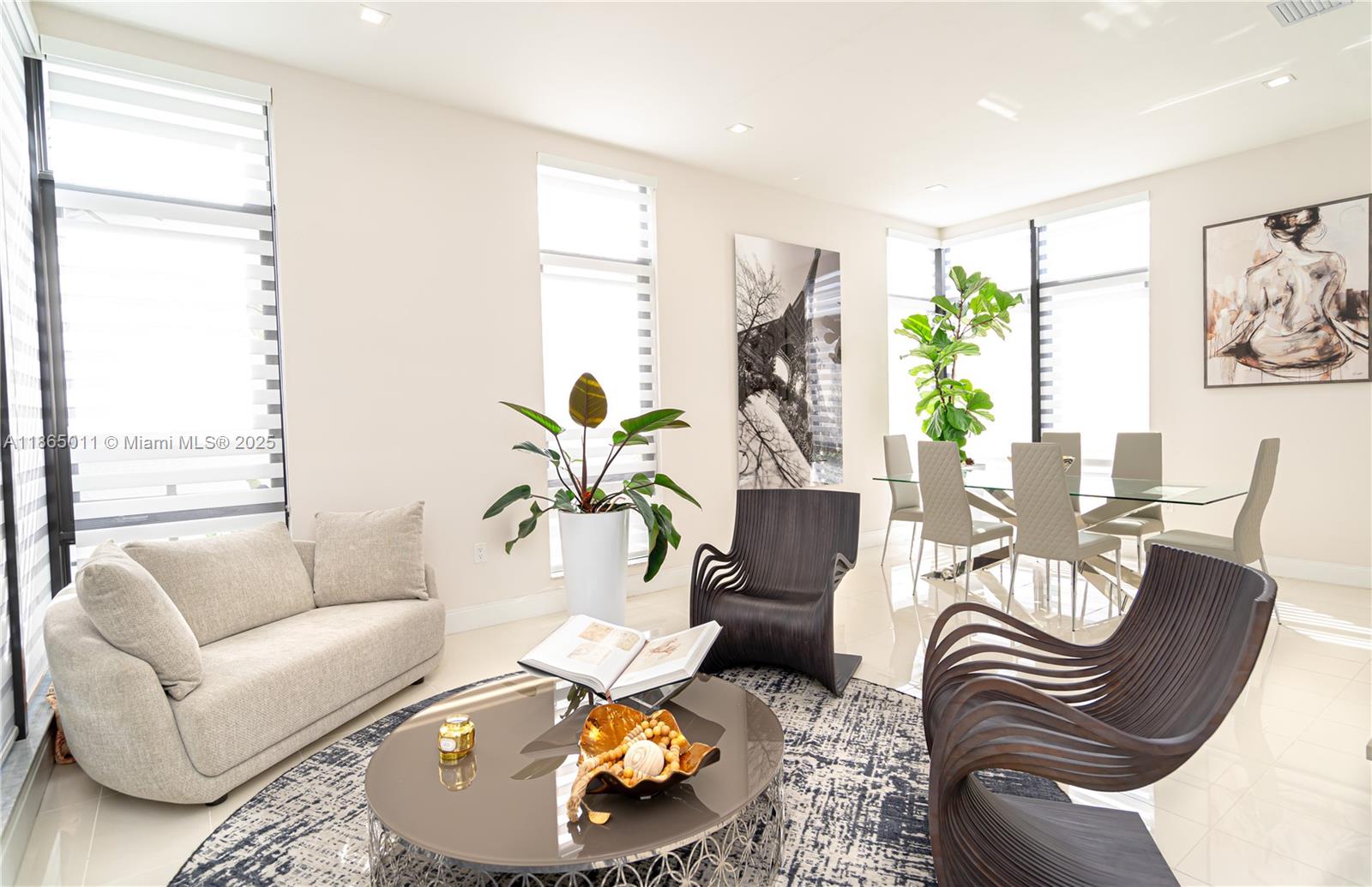 DOWNTOWN DORAL SOUTH PHAS - Residential