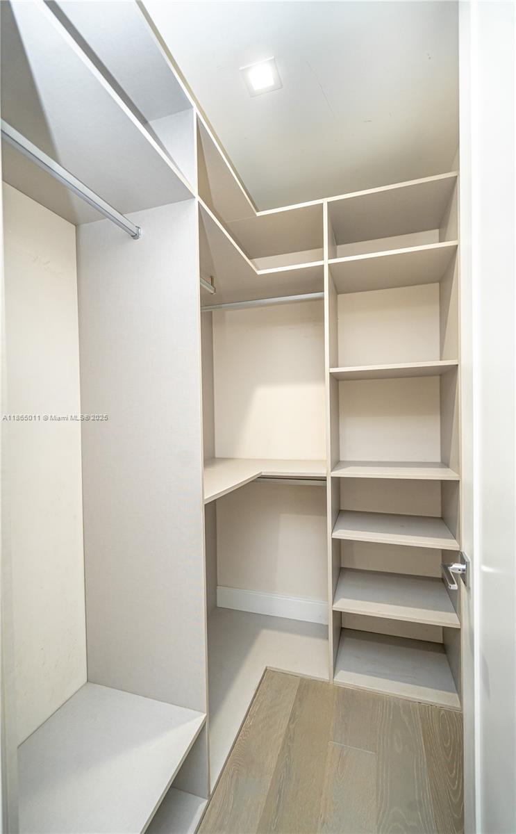 DOWNTOWN DORAL SOUTH PHAS - Residential