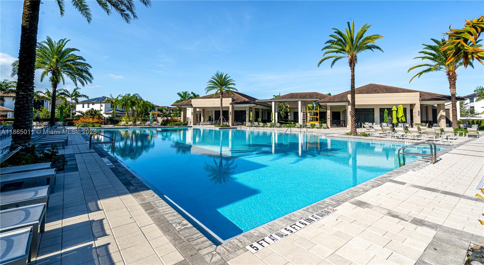 DOWNTOWN DORAL SOUTH PHAS - Residential