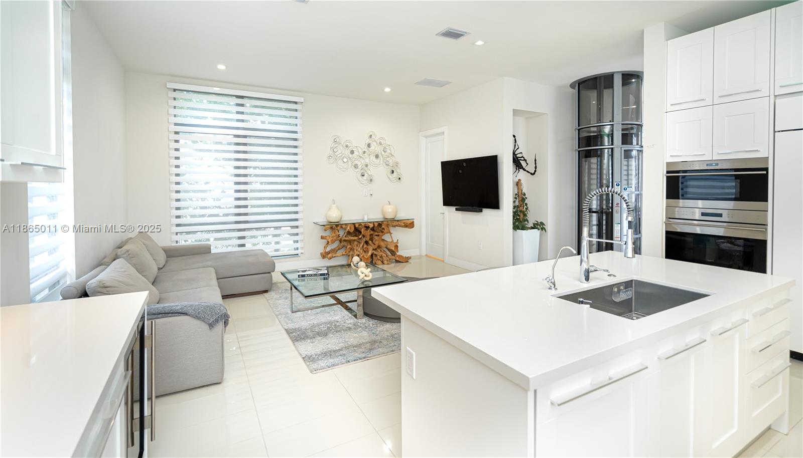 DOWNTOWN DORAL SOUTH PHAS - Residential