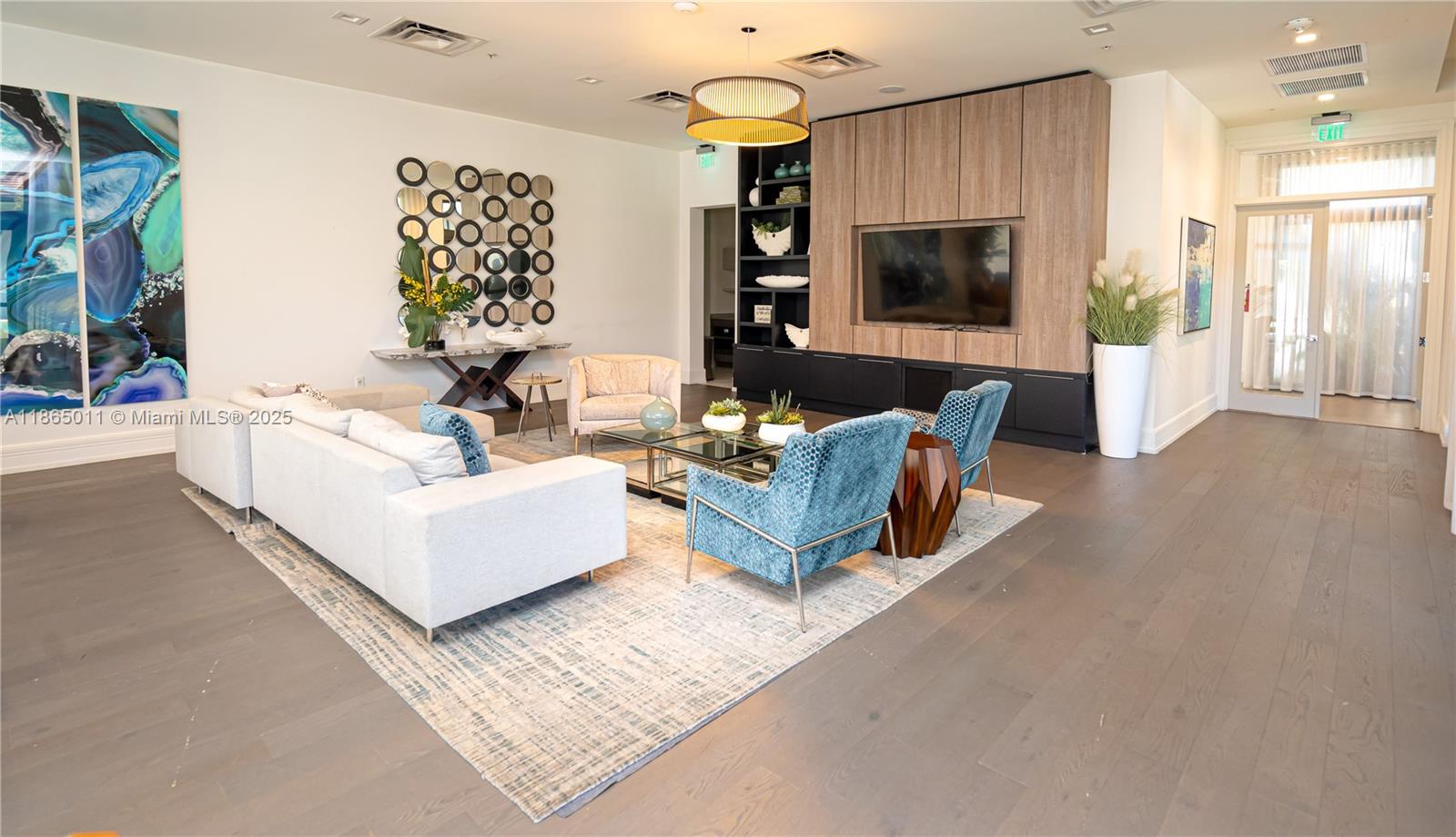 DOWNTOWN DORAL SOUTH PHAS - Residential