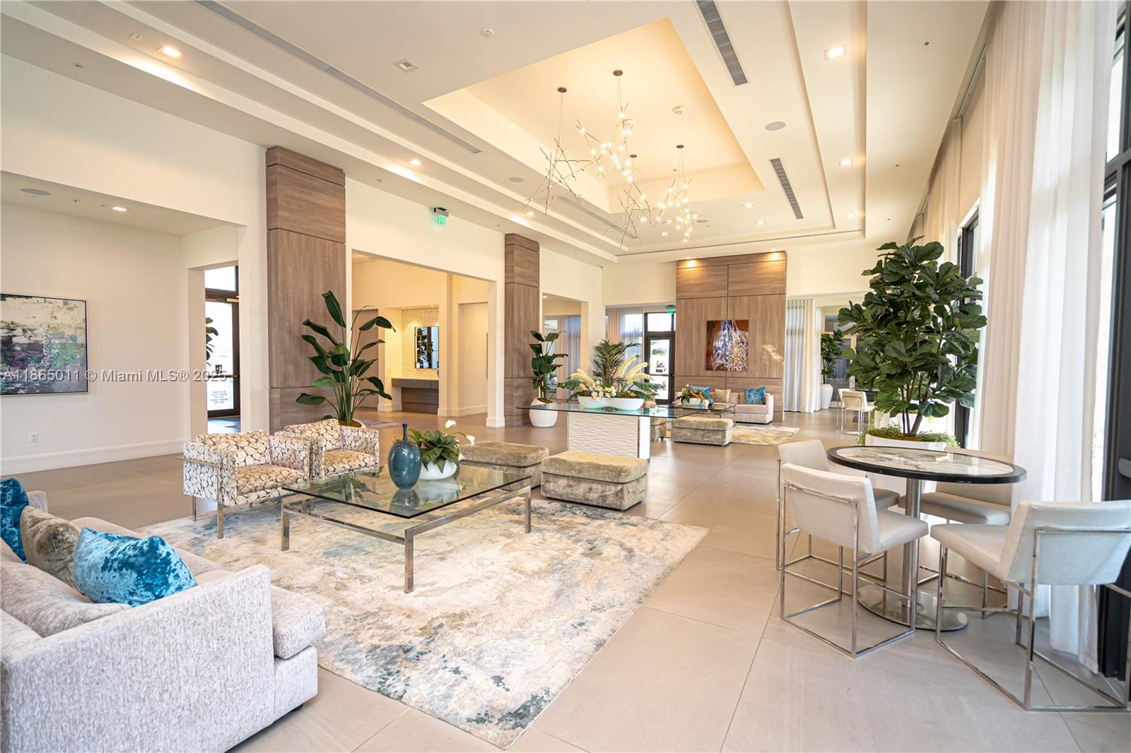 DOWNTOWN DORAL SOUTH PHAS - Residential