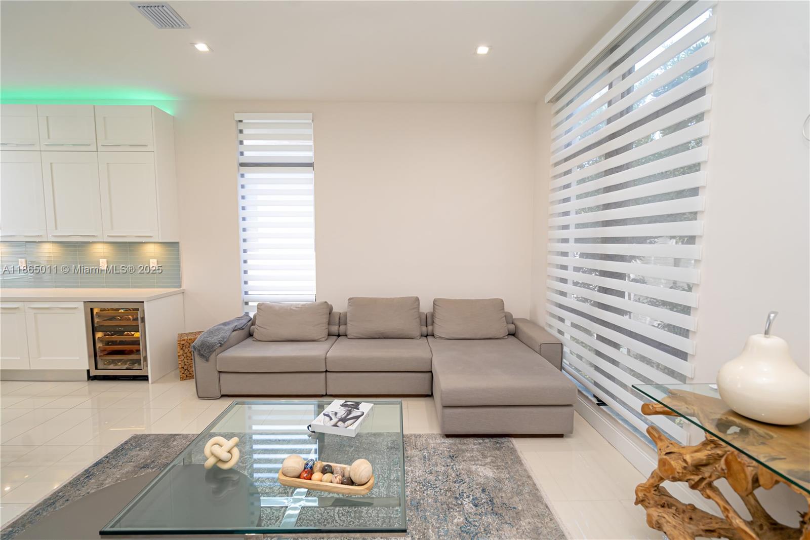 DOWNTOWN DORAL SOUTH PHAS - Residential