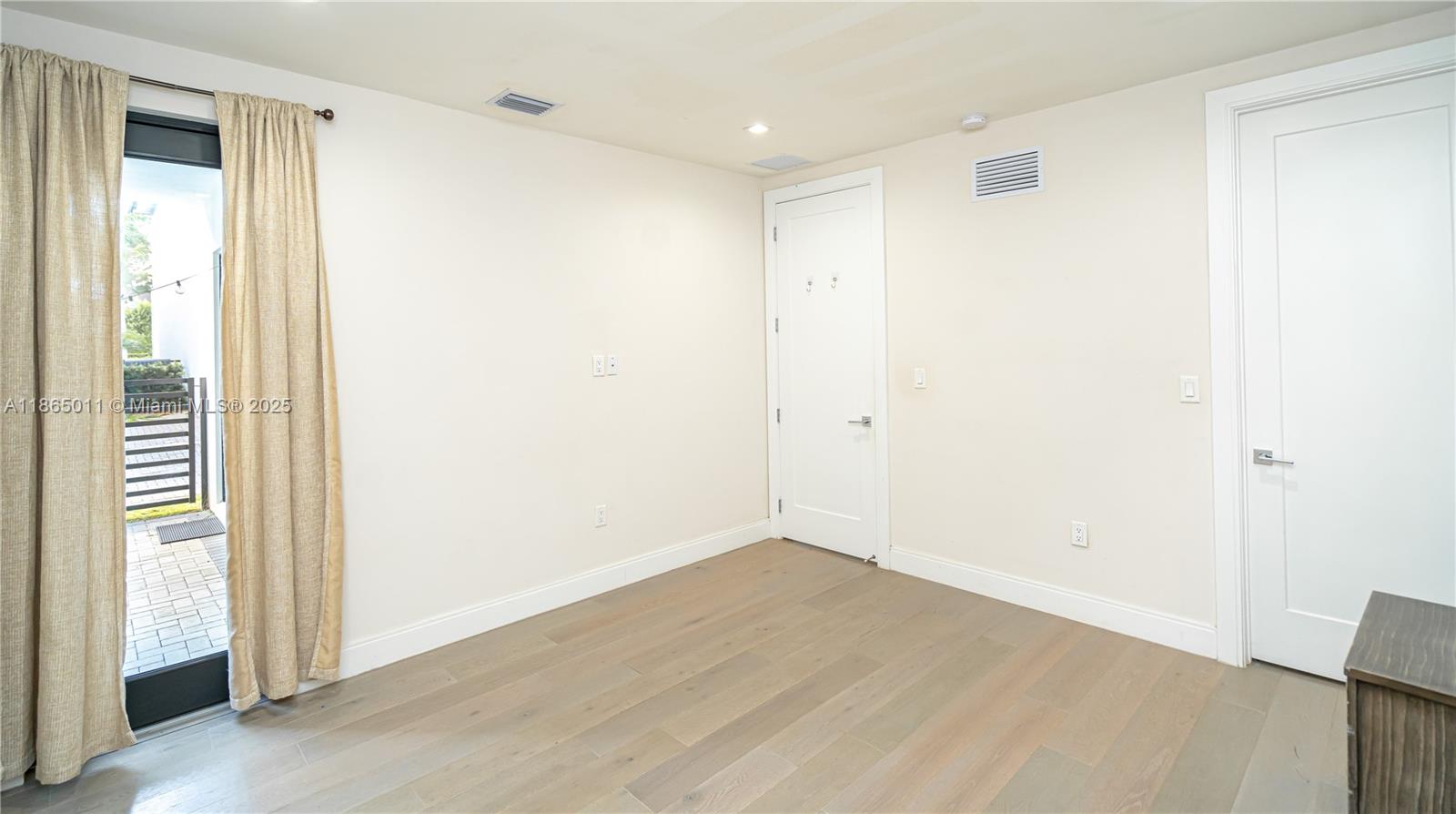 DOWNTOWN DORAL SOUTH PHAS - Residential