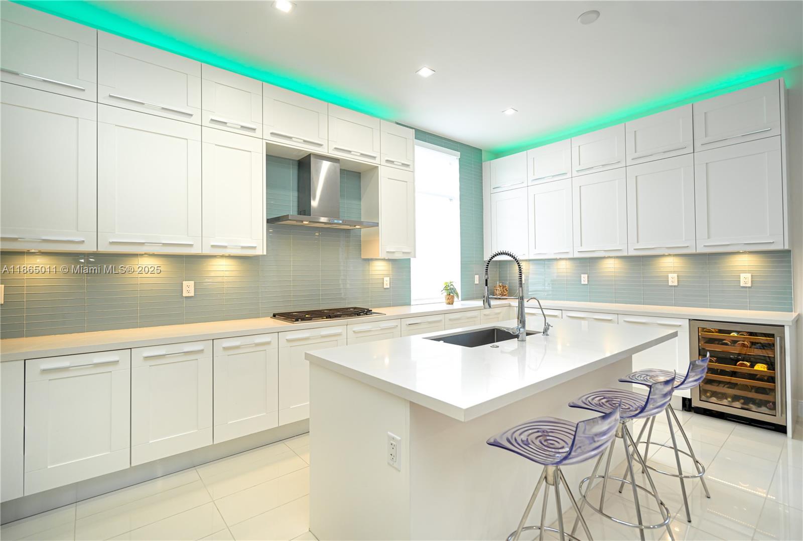 DOWNTOWN DORAL SOUTH PHAS - Residential