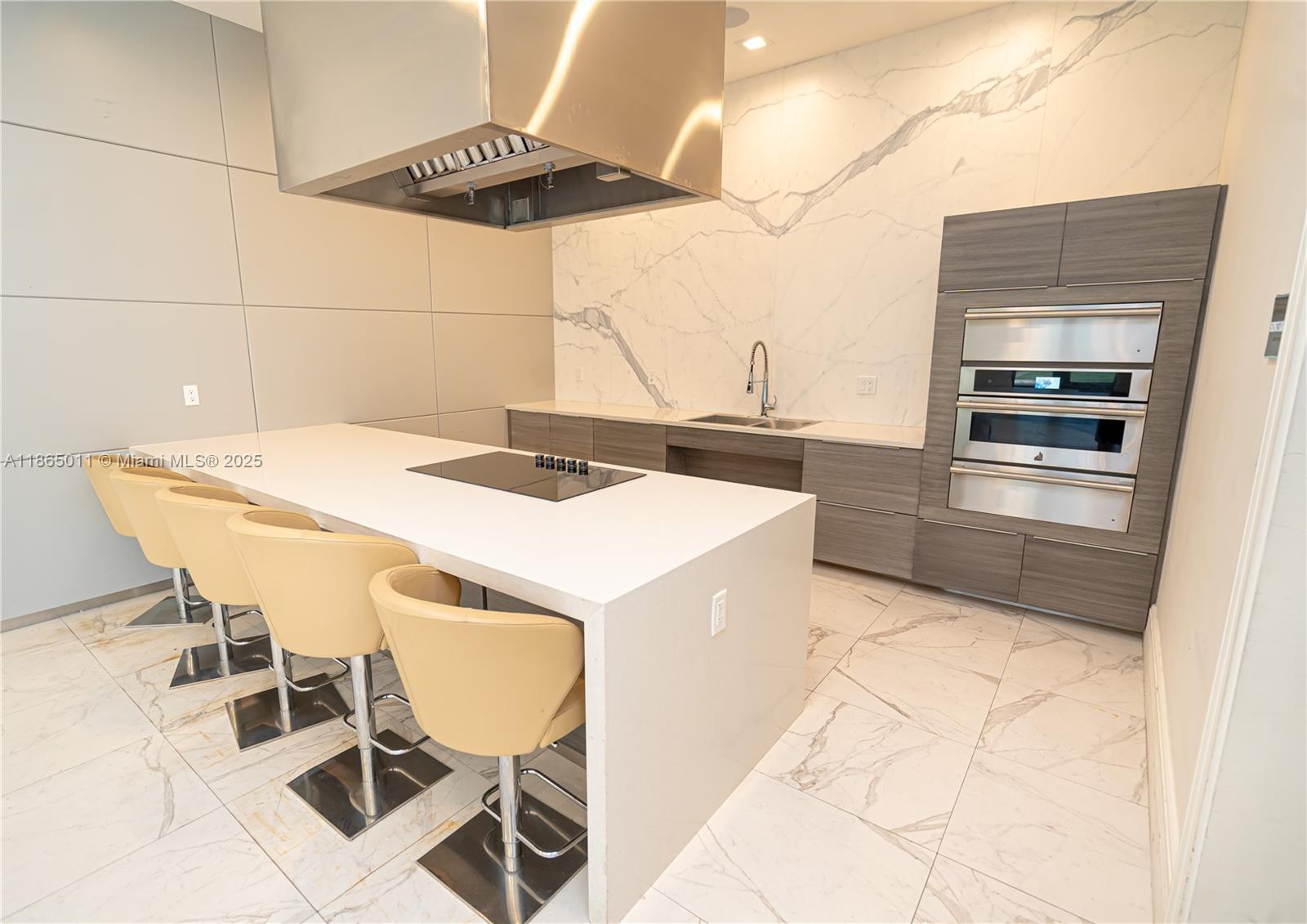 DOWNTOWN DORAL SOUTH PHAS - Residential