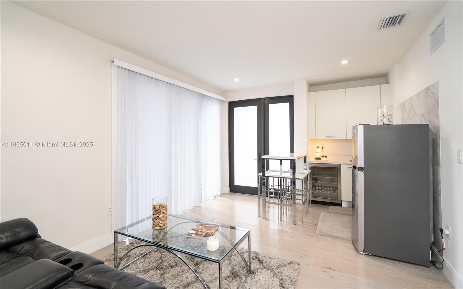 DOWNTOWN DORAL SOUTH PHAS - Residential