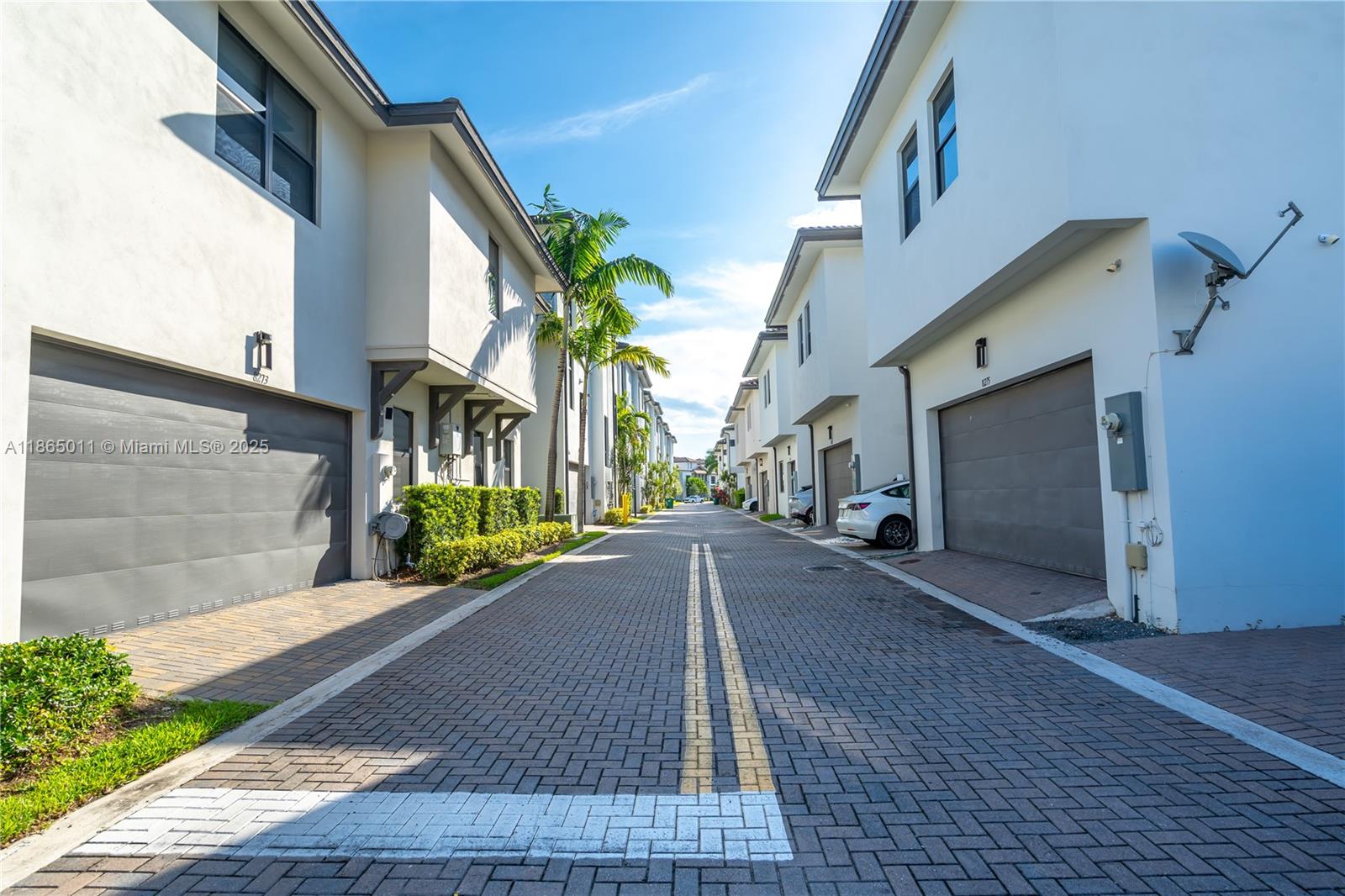 DOWNTOWN DORAL SOUTH PHAS - Residential