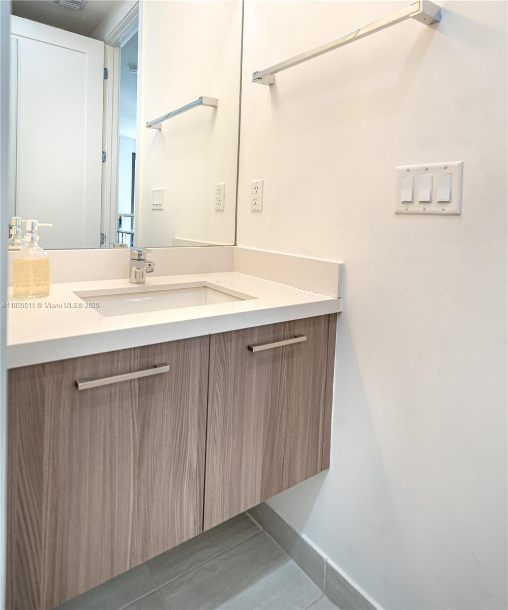 DOWNTOWN DORAL SOUTH PHAS - Residential