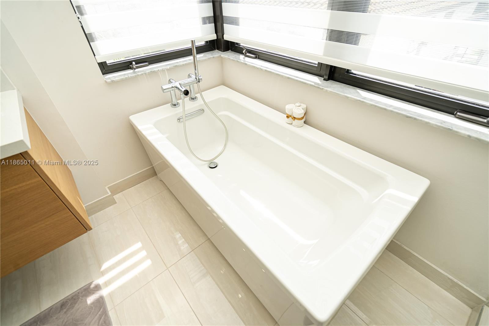 DOWNTOWN DORAL SOUTH PHAS - Residential