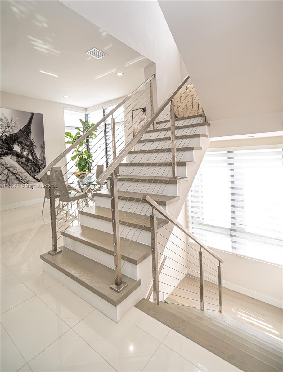 DOWNTOWN DORAL SOUTH PHAS - Residential