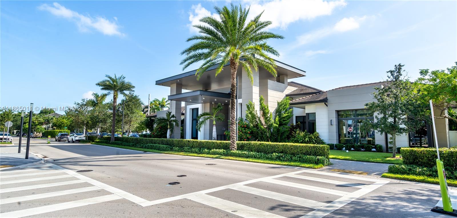 DOWNTOWN DORAL SOUTH PHAS - Residential
