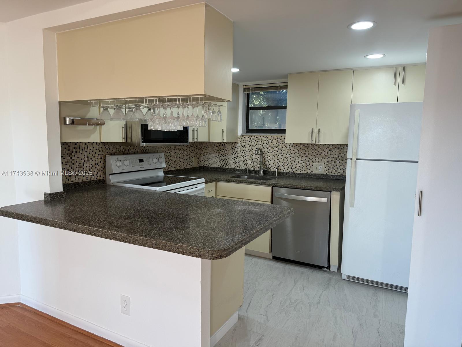 Rental Property at 8290 Lake Dr 307, Doral, Miami-Dade County, Florida - Bedrooms: 2 
Bathrooms: 2  - $2,600 MO.