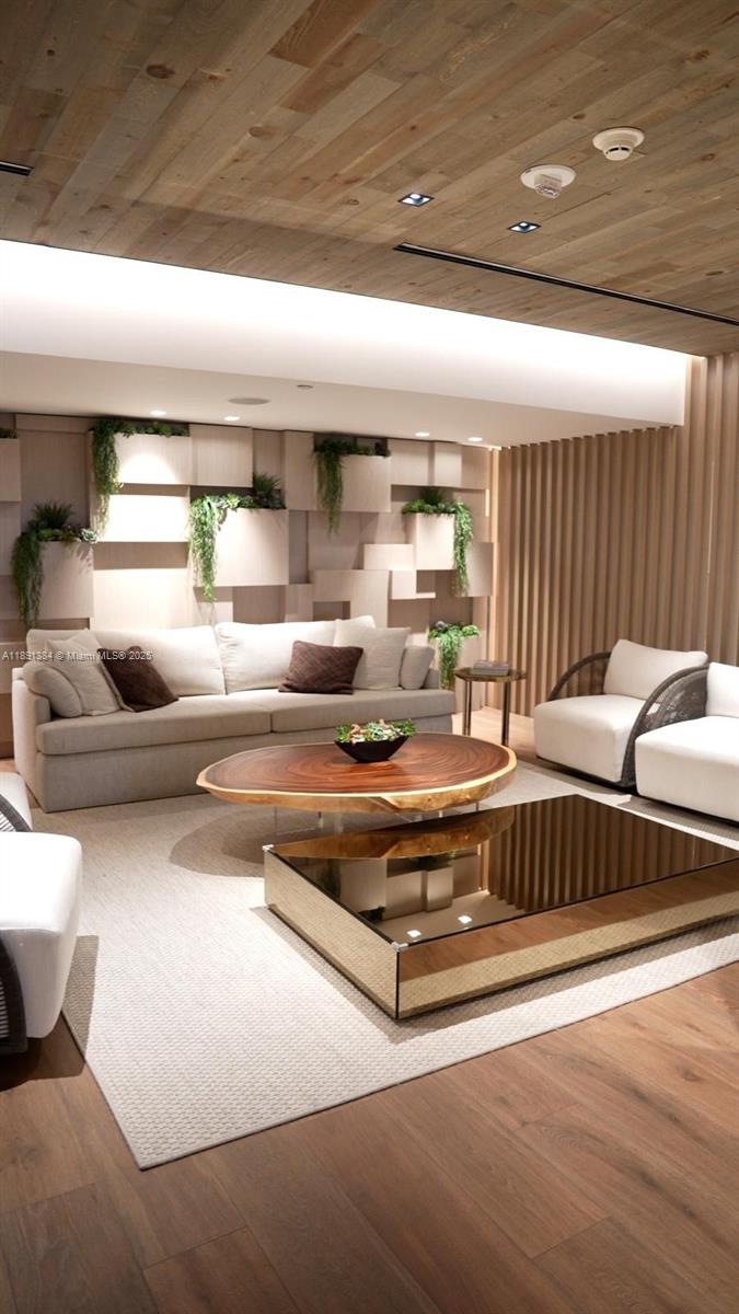 RONEY PALACE CONDO - Residential