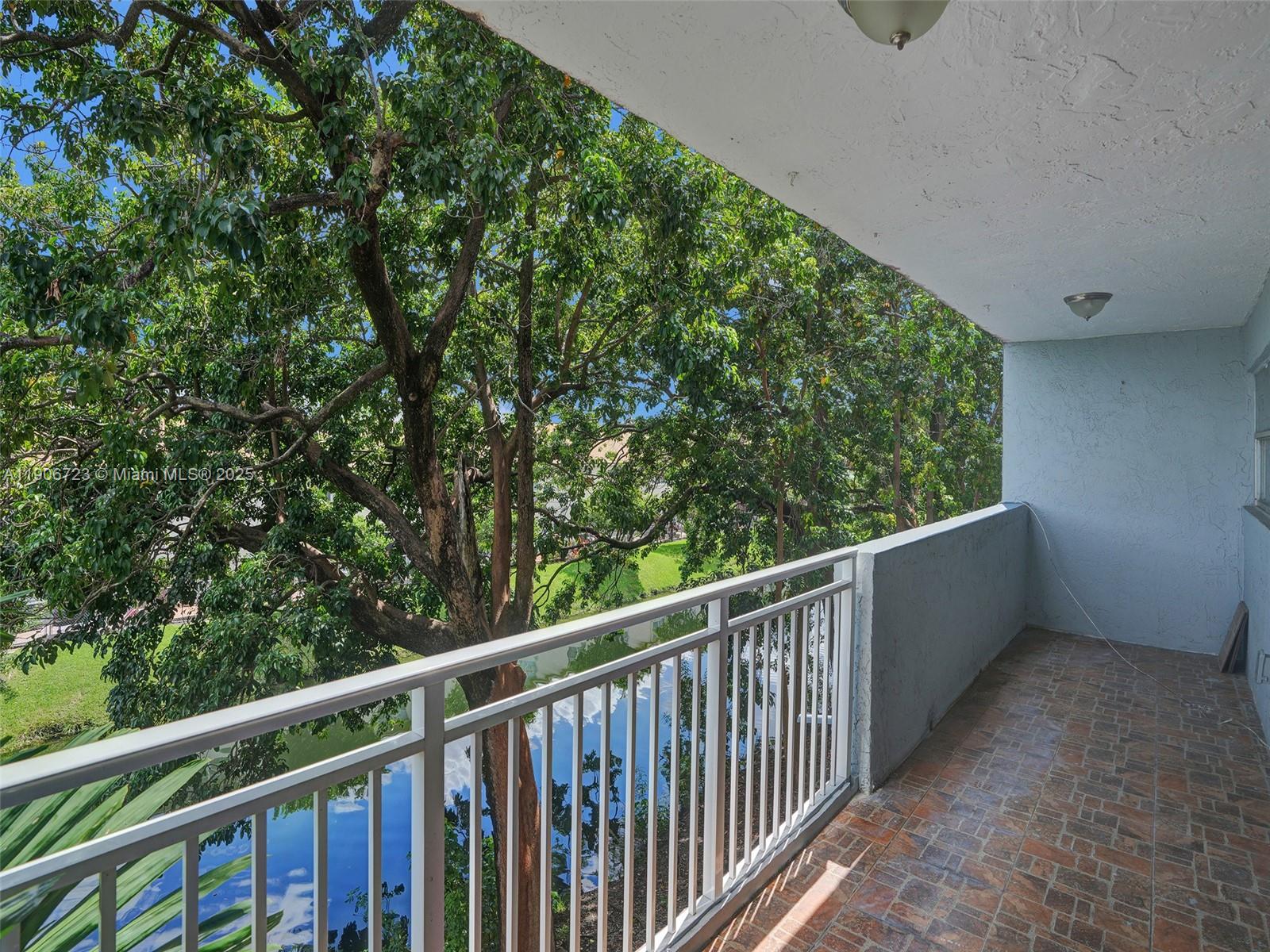 THE BEACH CLUB FONTAINEBL - Residential Lease