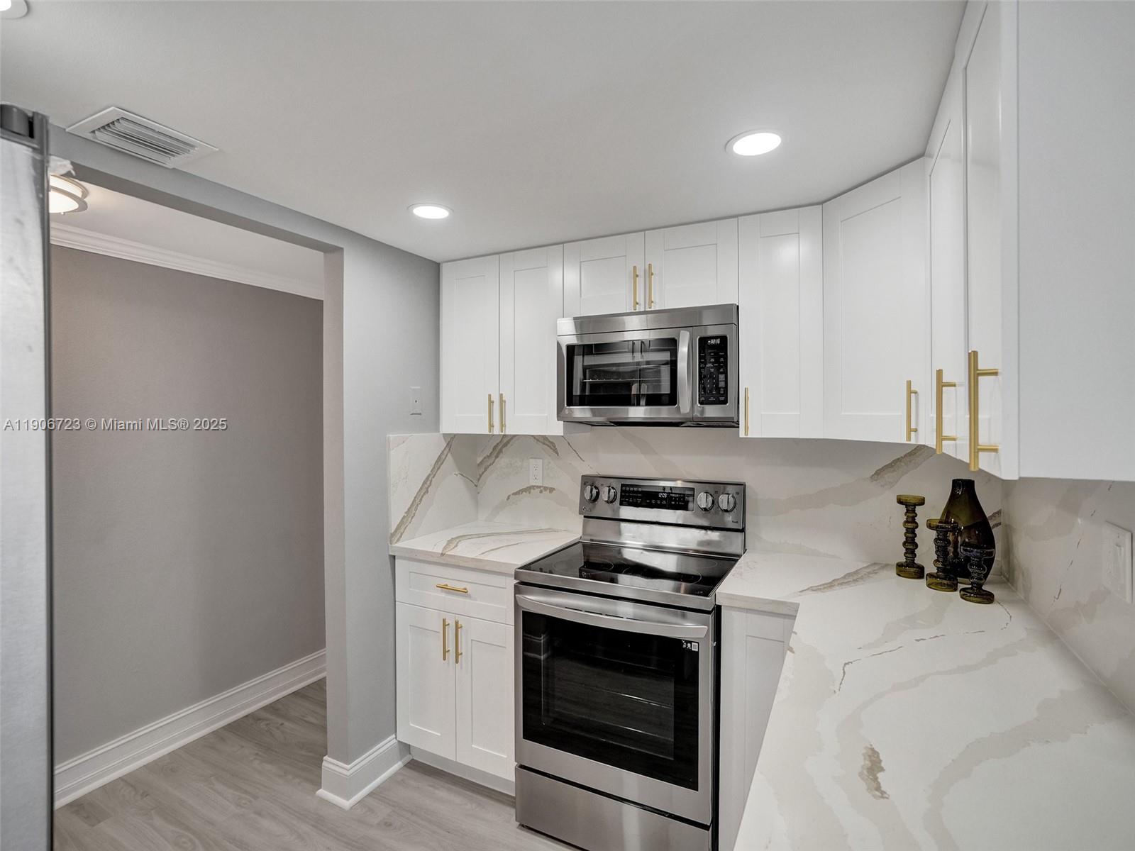 THE BEACH CLUB FONTAINEBL - Residential Lease