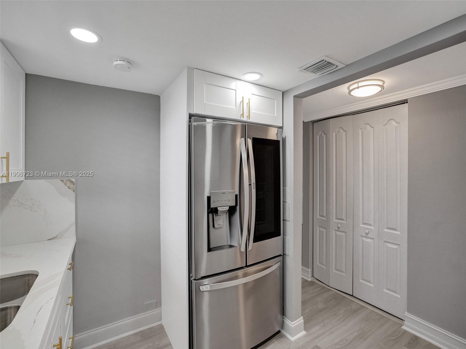 THE BEACH CLUB FONTAINEBL - Residential Lease