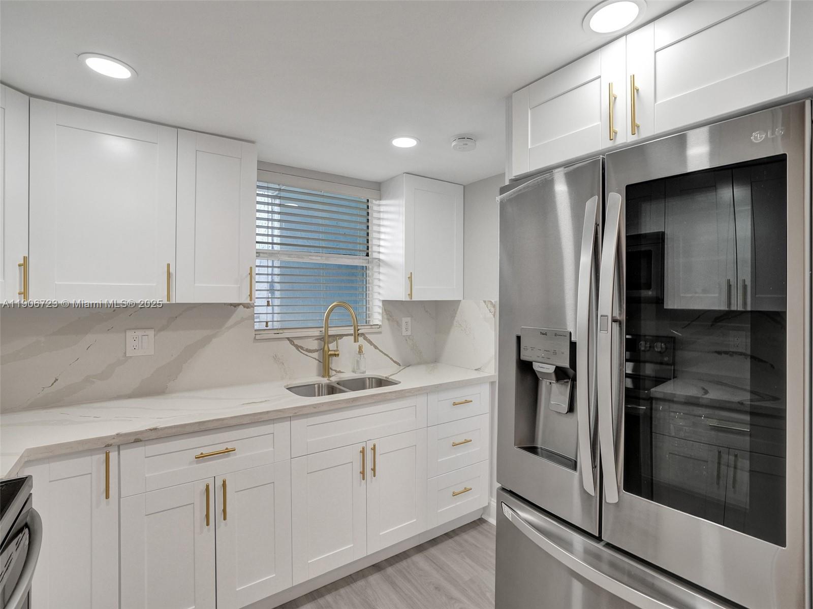 THE BEACH CLUB FONTAINEBL - Residential Lease